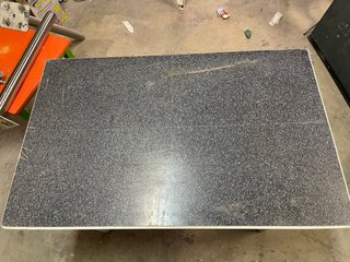Mesa de cocina de madera
