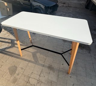 Mesa Alta Timber Blanca y Madera