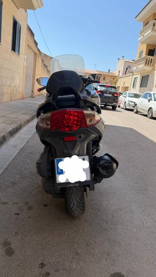 SYM Joymax 300cc Maxi Scooter Negra