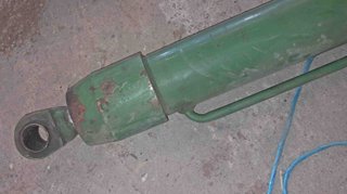 2 botellas hidraulicas pala BMH John Deere 4420.