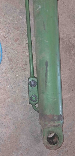 2 botellas hidraulicas pala BMH John Deere 4420.