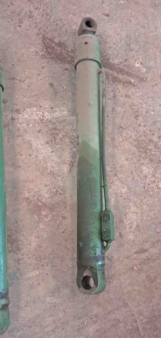 2 botellas hidraulicas pala BMH John Deere 4420.