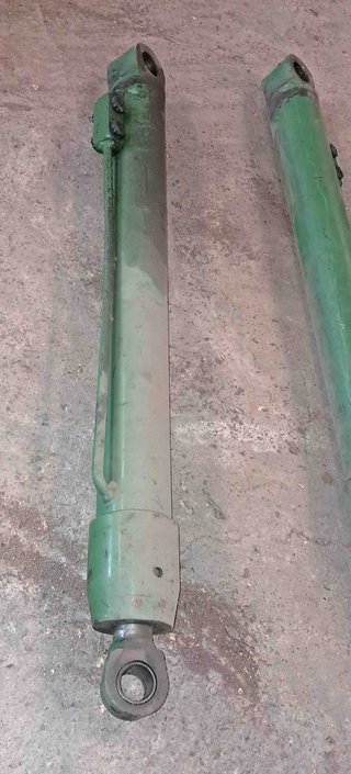 2 botellas hidraulicas pala BMH John Deere 4420.