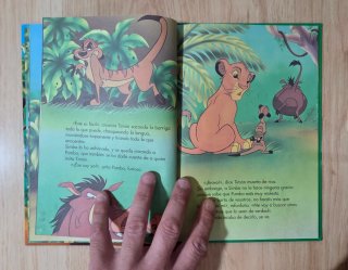 Clásico cuento Disney."La huida de Pumba". Salvat.