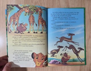 Clásico cuento Disney."La huida de Pumba". Salvat.