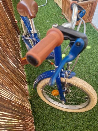 Bicicleta de aluminio 16 pulgadas.