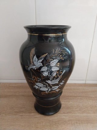 Jarrón antiguo decorado pájaros y oro