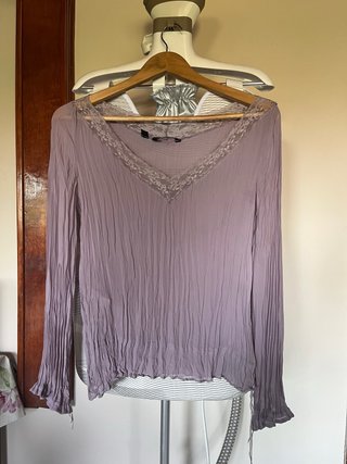 Blusa lila transparente encaje