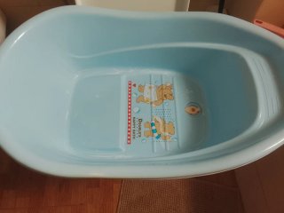 Bañera bebé azul con dibujos