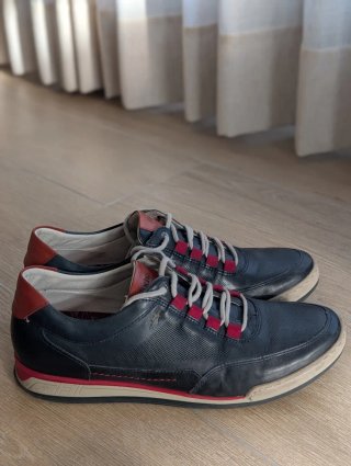 Zapatos Fluchos Negros y Rojos