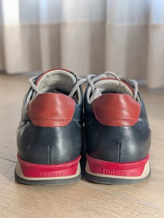 Zapatos Fluchos Negros y Rojos