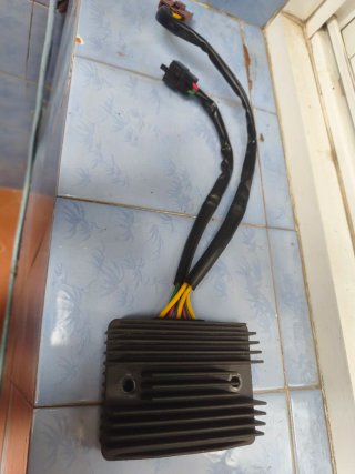 Regulador Peugeot Satelis 125