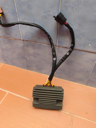Regulador Peugeot Satelis 125