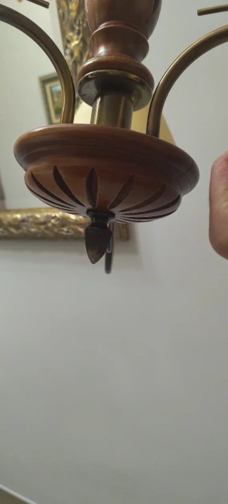 Lámpara de madera y metal