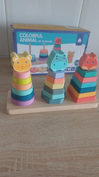 Jogo de empilhar animais madeira colorido