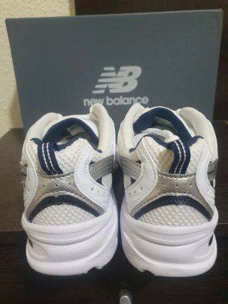 New Balance 530 Talla 44 Plata