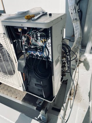 Mantenimiento preventivo de aire acondicionado.