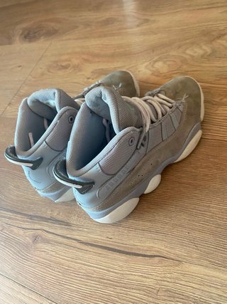 Zapatillas Jordan Marrón y Gris