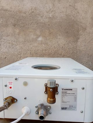Calentador de agua Junkers blanco
