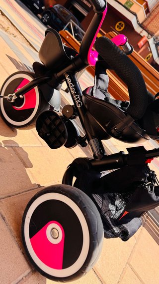 Triciclo Vector MG 360° Neon Edition