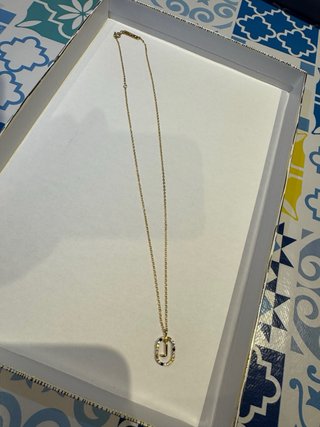 Collar PdPaola letra “J”