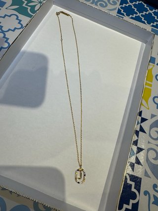 Collar PdPaola letra “J”