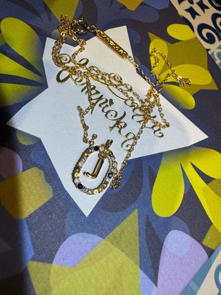 Collar PdPaola letra “J”
