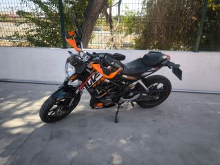 KTM 125 Duke Negra y Naranja