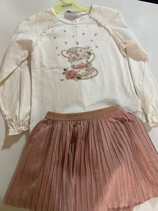 Conjunto camiseta y falda niña