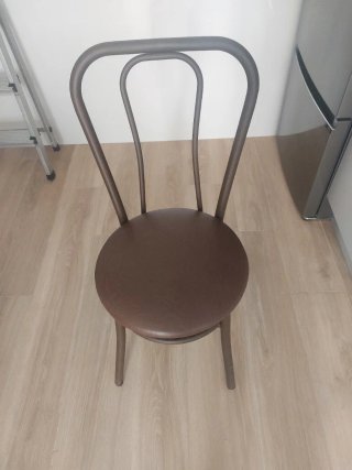 Silla de cocina marrón