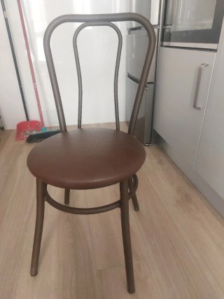 Silla de cocina marrón