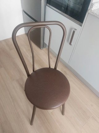 Silla de cocina marrón