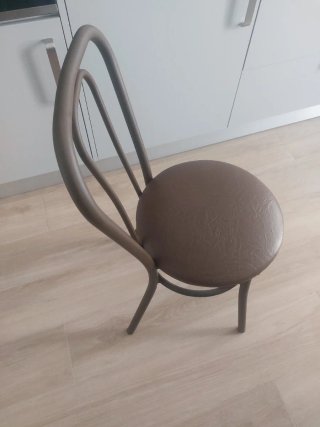 Silla de cocina marrón