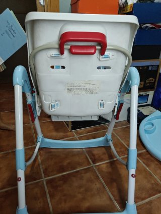 Trona de bebé blanca y azul
