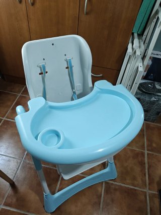 Trona de bebé blanca y azul