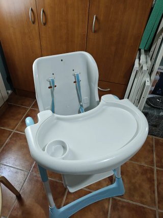 Trona de bebé blanca y azul