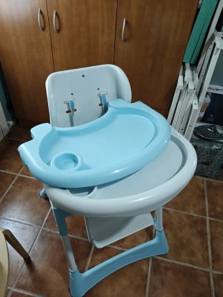 Trona de bebé blanca y azul