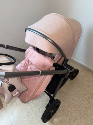 Carro de bebé rosa