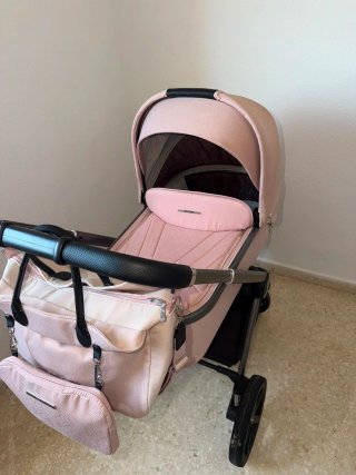 Carro de bebé rosa