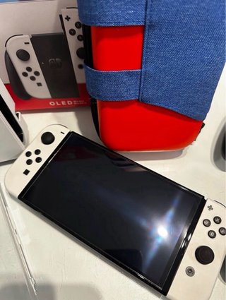 Nintendo Switch OLED Blanca y Roja