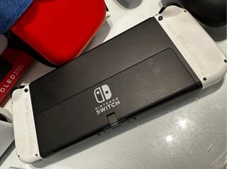 Nintendo Switch OLED Blanca y Roja