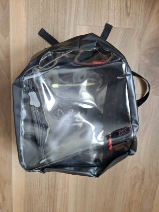 Mochila de piel moto con funda impermeable
