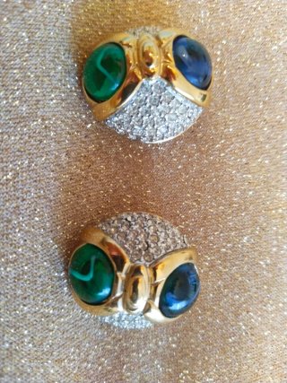 Pendientes dorados con piedras azul y verde