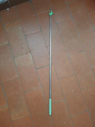 Puntero señalador retráctil mano