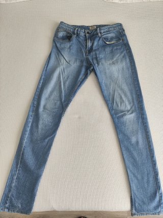 Pantalón vaquero pitillo azul