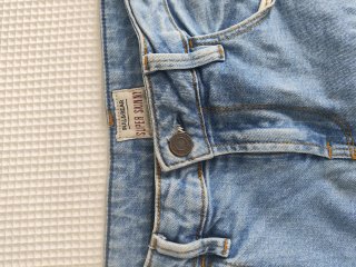 Pantalón vaquero pitillo azul