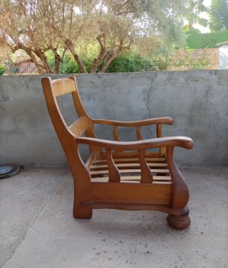 Sofá y sillones de tela y madera