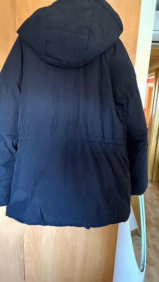Abrigo plumífero H&M capucha negro Talla S