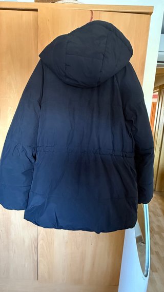 Abrigo plumífero H&M capucha negro Talla S