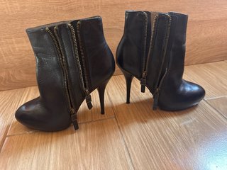Botines Uterqüe Tacón Alto Negros